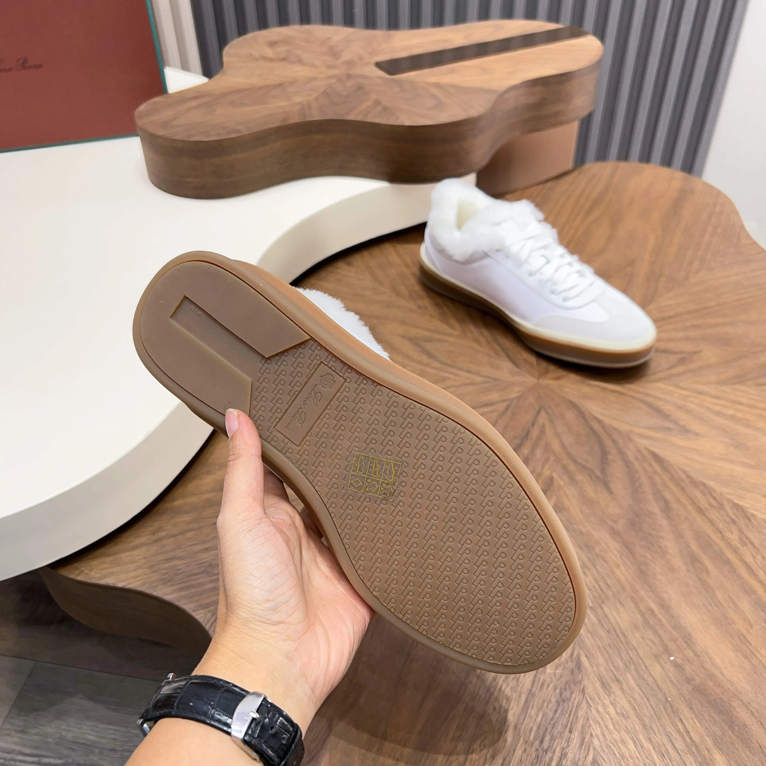 💰740 Loro Piana - Classic casual wool shoes, men's lace-up casual shoes and sneakers, high-quality lightweight and comfortable fabrics, suitable for outdoor leisure, the color is young and energetic, and it looks great with sportswear or casual suits! Code number: 39-44 (45, 46, can be customized)